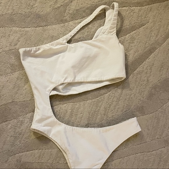 I.AM.GIA White Saturn Bodysuit One Shoulder Cut Out - Picture 2 of 4